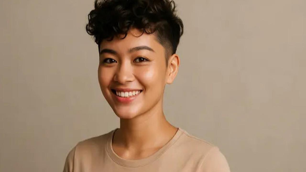 7 Potongan Rambut Pendek Keriting Mengembang, Tampil Fresh dan Natural
