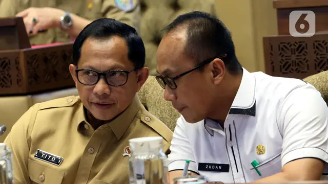Menteri Tito Rapat Kerja dengan Komisi II DPR