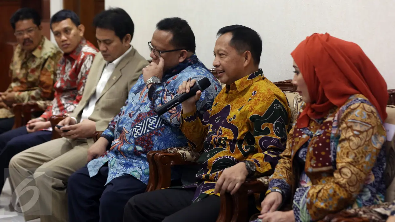 20160622-Komisi III Kunjungi Rumah Calon Kapolri Tito Karnavian-Jakarta