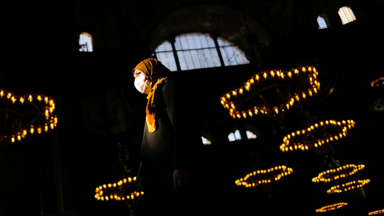 FOTO: Omicron Sumbang Lebih dari 10 Persen Kasus COVID-19 Baru di Turki