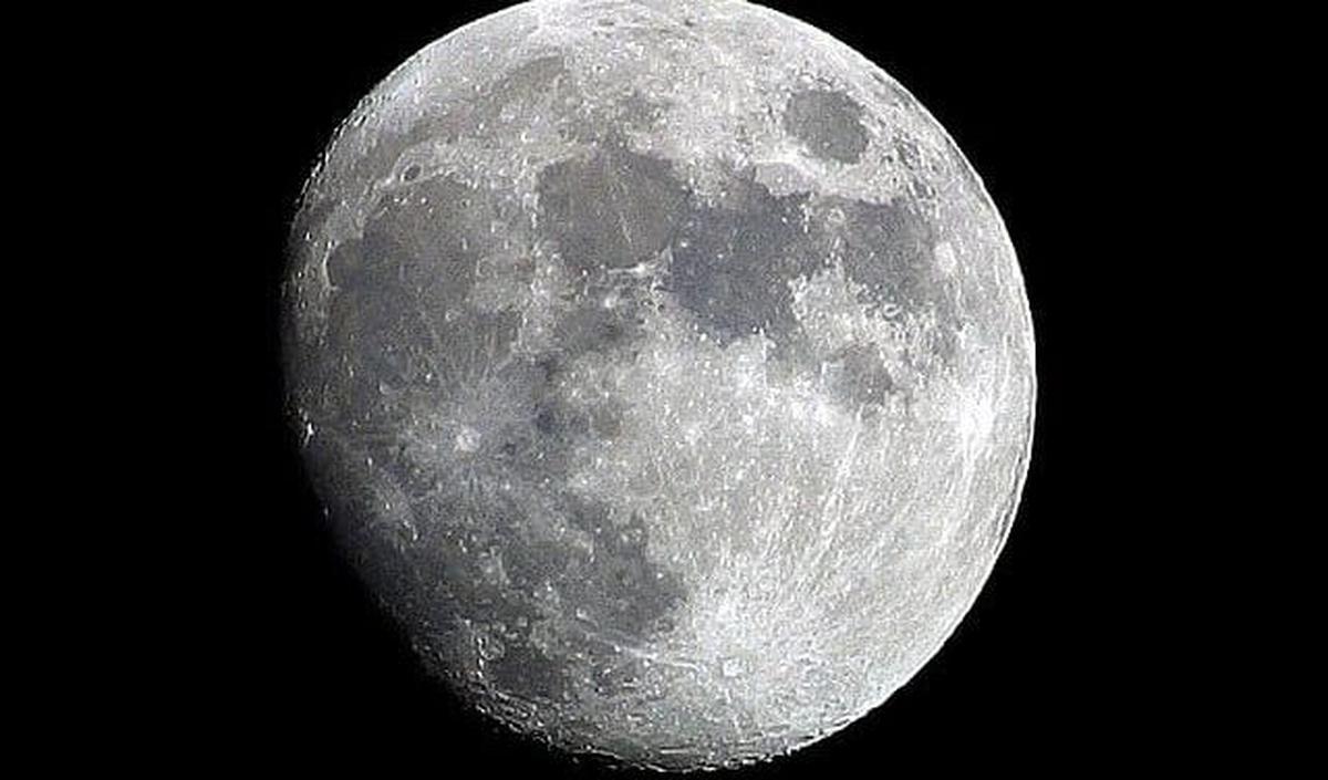 <b>Fisi Bumi Menciptakan Bulan</b>