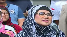 Elvy sendiri diperiksa sekitar 3 jam dan dicecar 18 pertanyaan. Elvy mengaku tidak tahu menahu keterlibatan putra-putrinya dengan narkoba.
