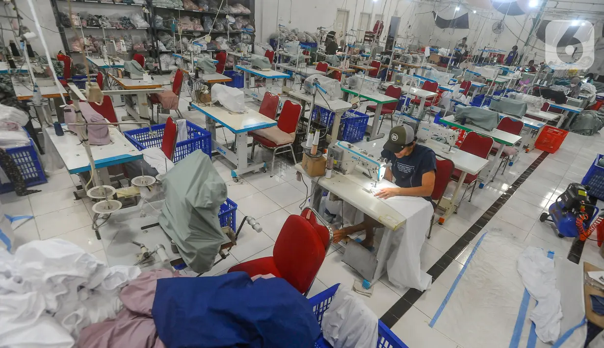Penjualan fesyen meningkat 37% terutama barang-barang seperti mukena, gamis, baju koko dan kemeja. (merdeka.com/Arie Basuki)