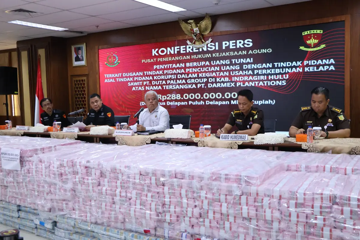 Kejaksaan Agung (Kejagung) kembali melakukan penyitaan terhadap aset uang tunai di kasus korupsi mafia minyak goreng (Liputan6.com/Nanda Perdana Putra)