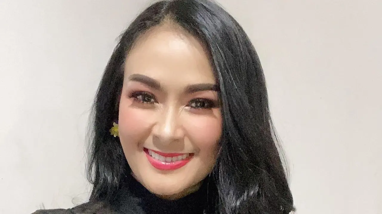 Iis Dahlia. (Foto: Instagram @isdadahlia)
