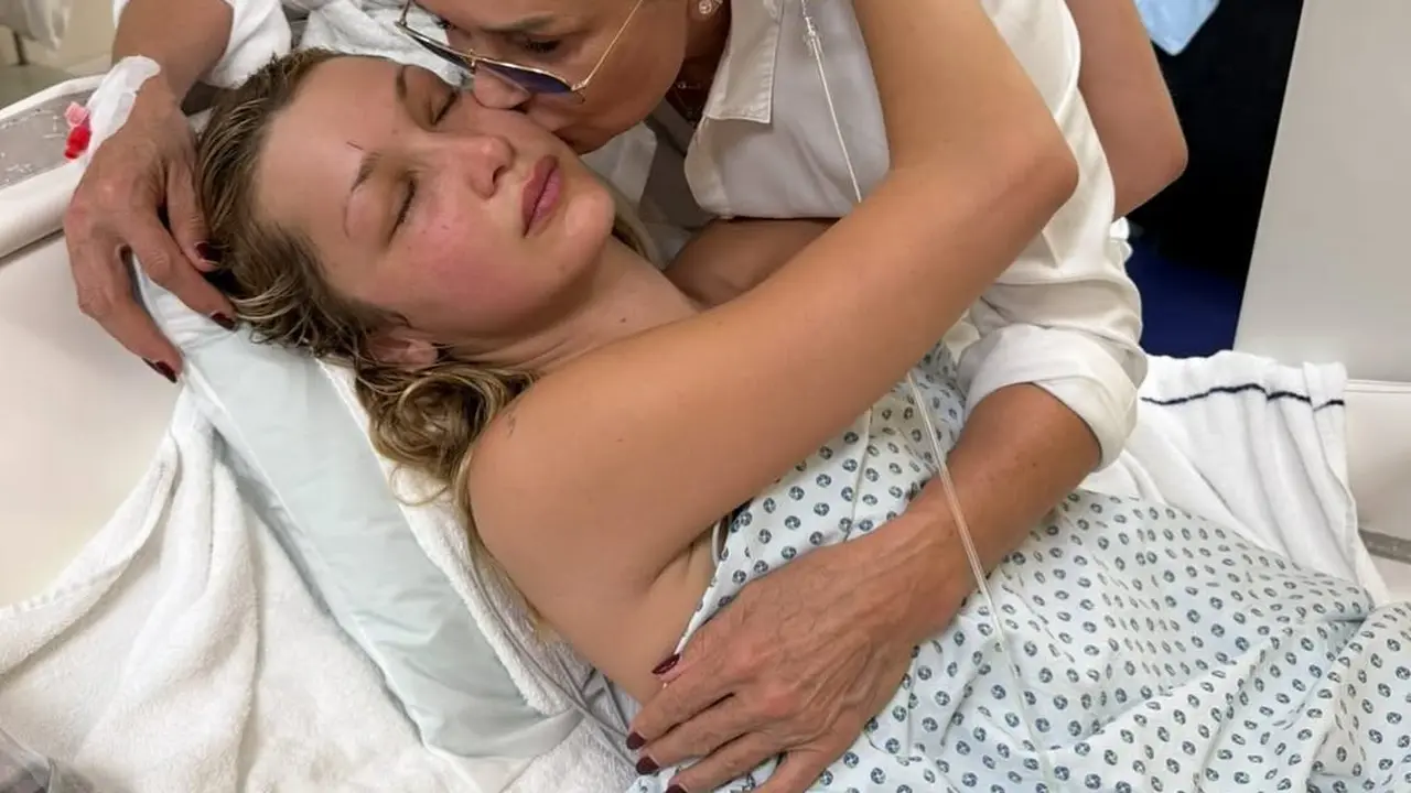Bella Hadid Ungkap Menjalani Perawatan Lyme Disease