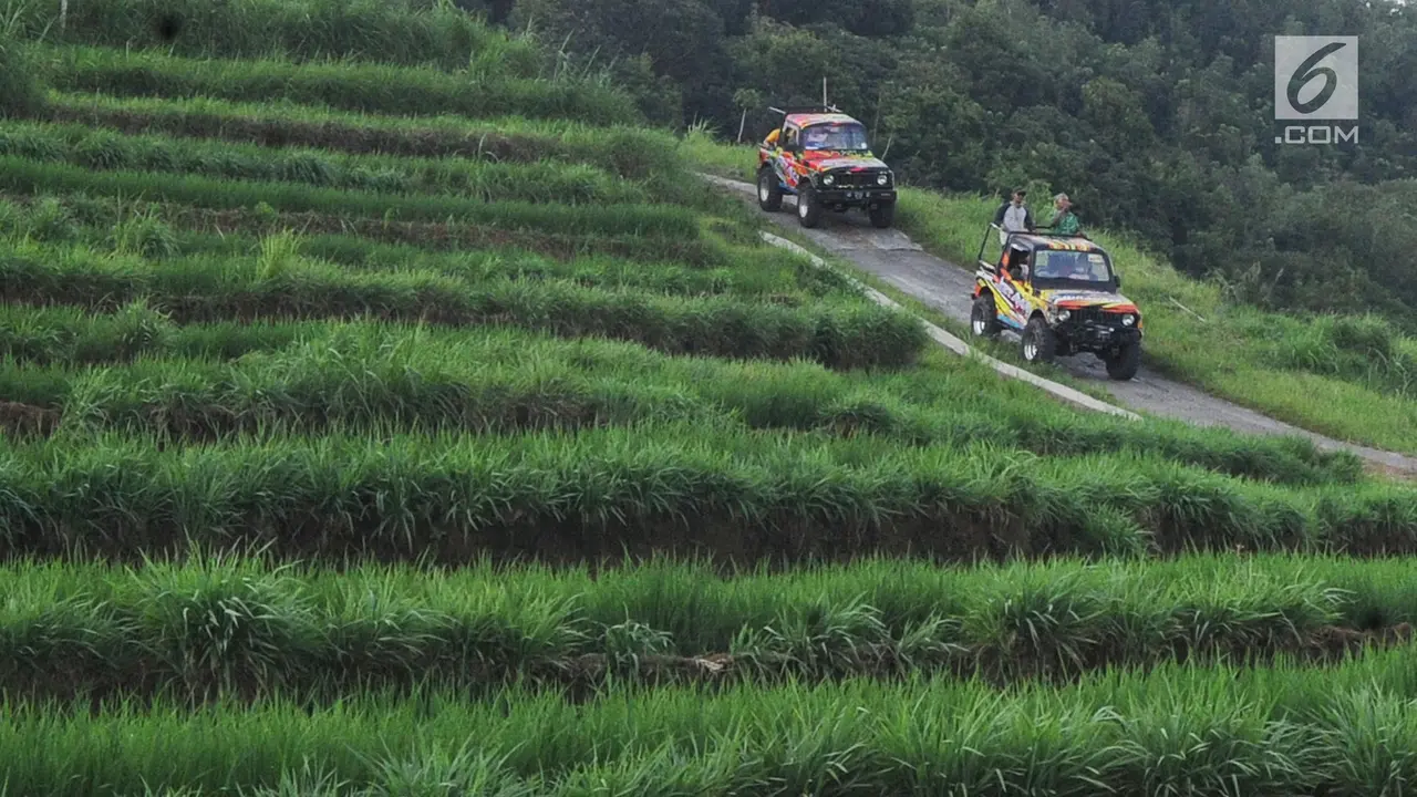 Serunya Menjelajahi Desa Wisata Kaki Langit Mangunan Dengan Mobil Jip