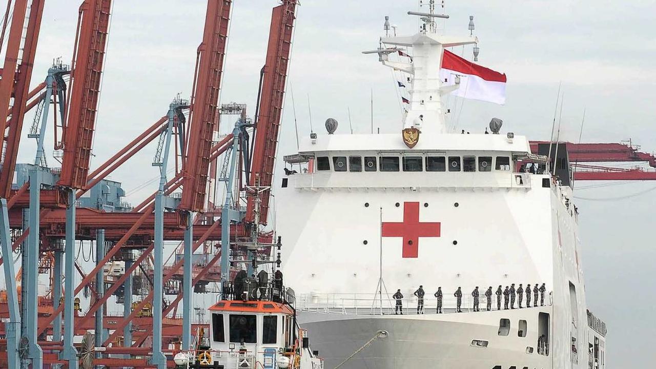 Kapal rumah sakit TNI AL, KRI dr. Radjiman Widyodiningrat 992 resmi diberangkatkan untuk mengantar bantuan kemanusiaan ke&nbsp;Palestina di Dermaga Kolinlamil TNI AL, Jakarta, Kamis (18/1/2024). Bantuan berupa makanan, pakaian, air mineral, dan obat-obata
