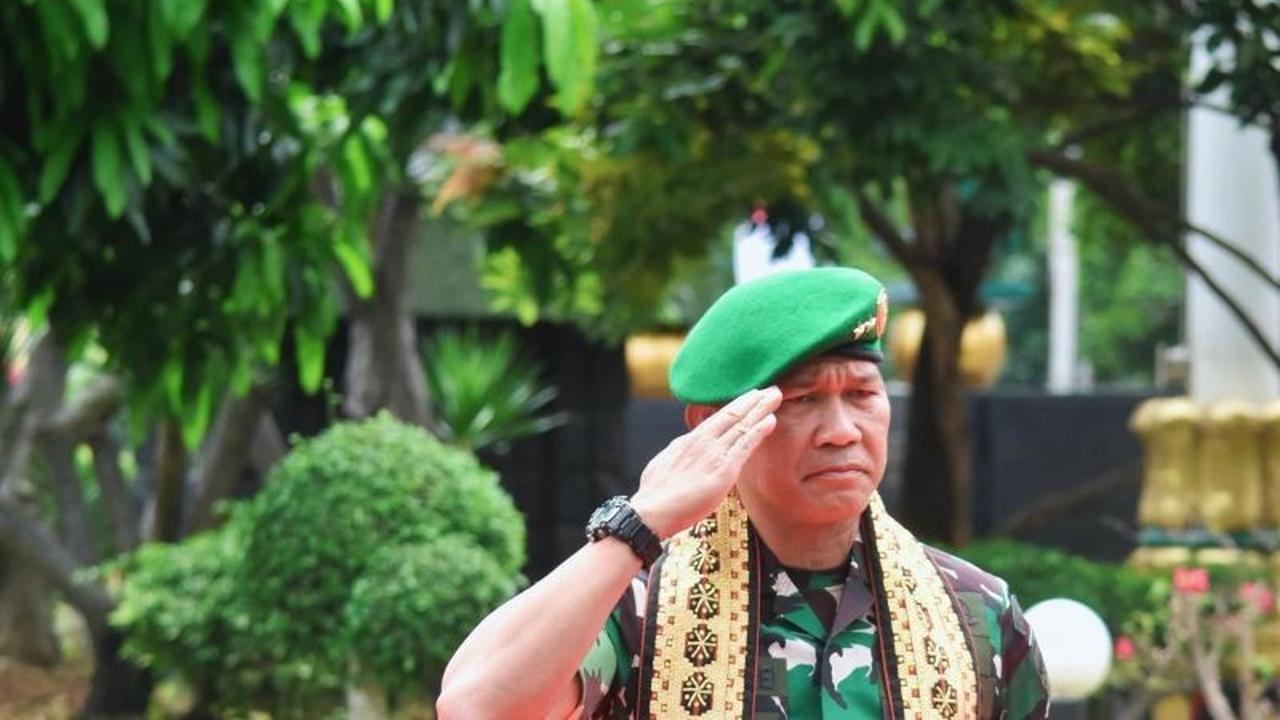 Trivia: Mayjen Kristomei Sianturi, Pangdam Radin Inten Pertama, Ajak Prajurit & PNS Bangun Kebersamaan