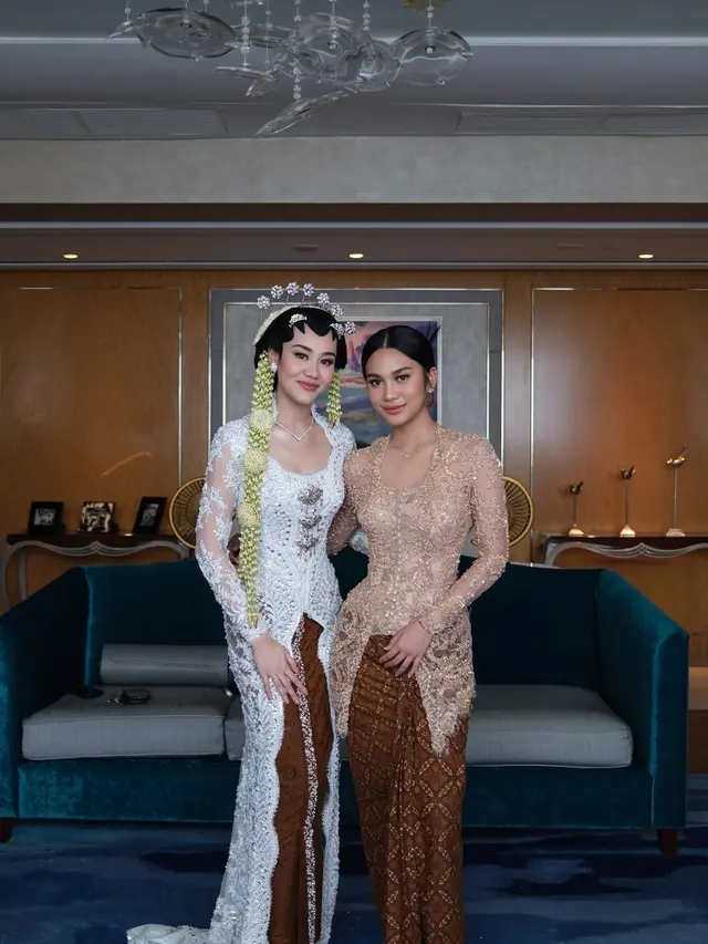 6 Beda Pesona Azizah Salsha Kenakan Kebaya Nude saat Menikah dengan Pratama Arhan dan jadi Bridesmaid Aaliyah Massaid