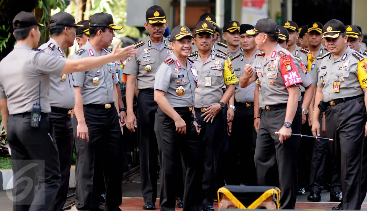 Kapolri Jenderal Tito Karnavian jelang memberikan keterangan pers usai memberikan penghargaan kepada 87 anggota Polda Metro yang berhasil mengungkap kasus perampokan Pulomas dengan cepat. (Liputan6.com/Gempur M Surya)