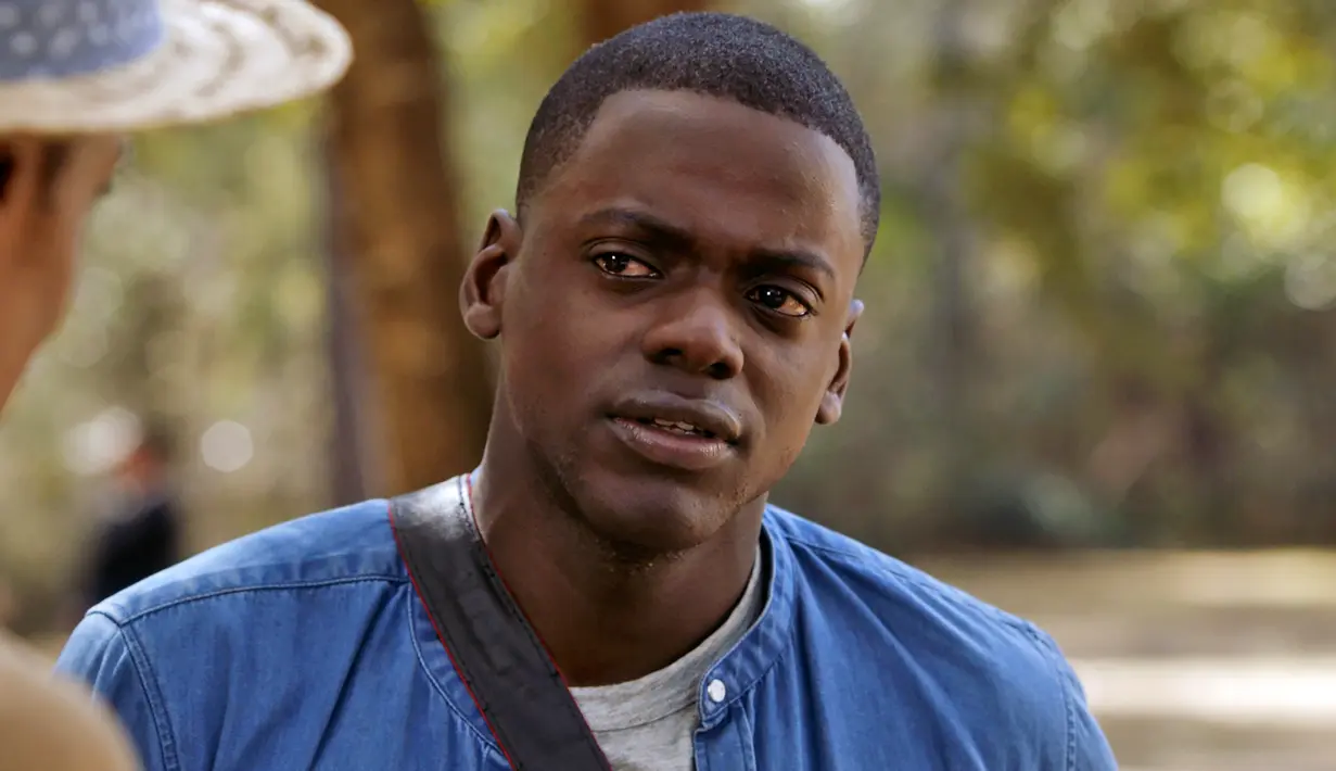 Nama aktor Daniel Kaluuya menjadi salah satu nominasi Best Actor Leading Role (Aktor Utama Terbaik) pada gelaran Academy Awards ke-90 atau Oscar 2018 lewat aktingnya di film Get Out. (Universal Pictures via AP)