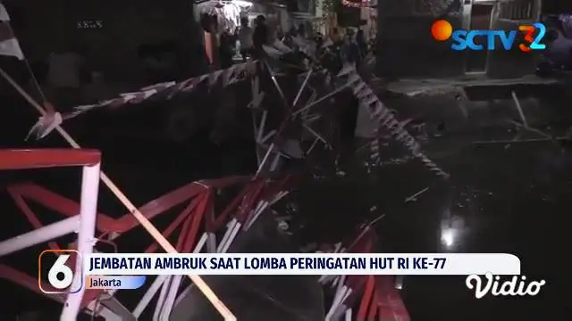 Diduga tidak kuat menahan beban banyaknya warga yang menonton lomba 17 Agustus, sebuah jembatan penyeberangan di Jalan Petojo Utara, Gambir, Jakarta Pusat, ambruk pada Sabtu sore. Akibatnya belasan warga termasuk ibu-ibu dan juga anak-anak tercebur k...