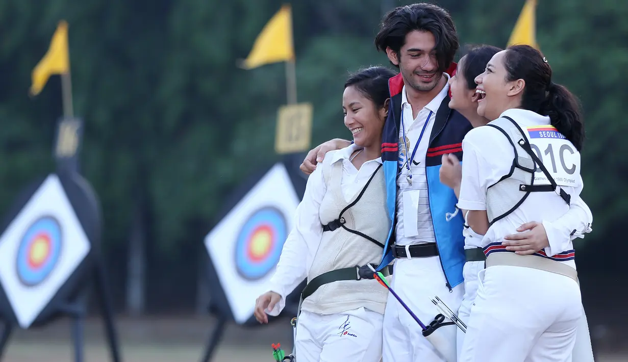 Kebersamaan para pemeran film 3 Srikandi di lokasi syuting, kawasan Cibubur, Jakarta Timur (24/7/2015).  (Galih W. Satria/Bintang.com)