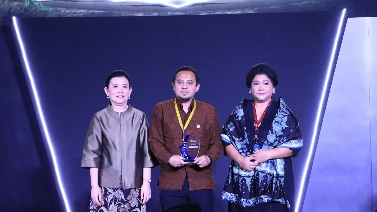 PLN Icon Plus mendapat penghargaan sebagai perusahaan dengan peningkatan skor pengungkapan ARA paling tinggi dalam Annual Report Award (ARA) 2023 yang diselenggarakan di Main Hall Gedung Bursa Efek Indonesia. (Dok PLN)