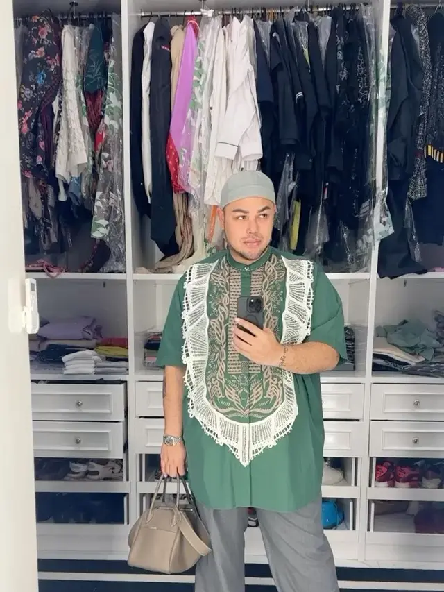 Pakai Baju Koko, Ini 6 Potret Ivan Gunawan saat Berangkat Ibadah Umrah