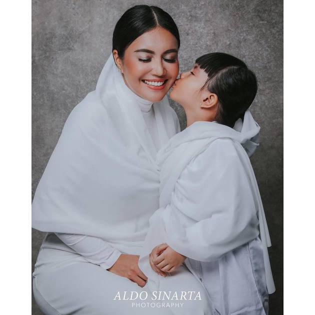 Berbagai serangkaian tes dan pengobatan dilakukan oleh anak berumur 5 setengah tahun ini. Meski begitu Shakira sendiri pun belum tahu atas penyakit yang diderita./Copyright instagram.com/denadaindonesia/aldosinarta