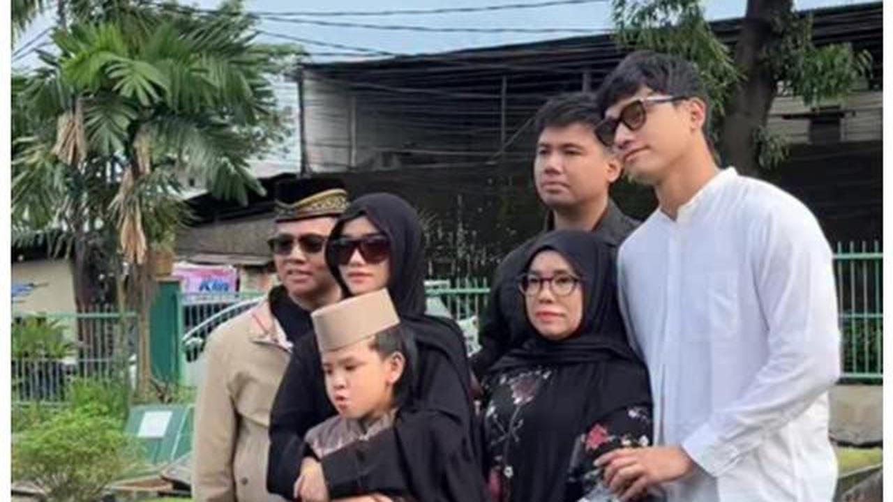 10 Potret Artis Ziarah Makam Jelang Ramadhan 2026, Raffi Ahmad hingga Indro Warkop