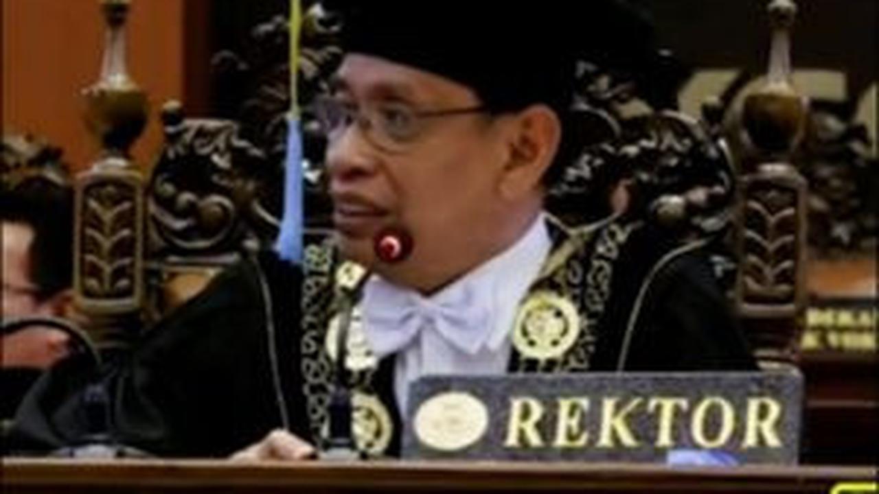 Pidato Reno rupanya langsung mencuri perhatian Rektor Universitas Airlangga Prof. Dr. Mohammad Nasih, S.E., M.T., Ak.