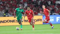 Yakob Sayuri dan Eliano Reijnders dalam pertandingan Timnas Indonesia vs St. Kitts and Nevies di ajang FIFA Series 2026 di SUGBK, Jakarta, Jumat (27-3-2026). (Bola.com/Muhammad Iqbal Ichsan)