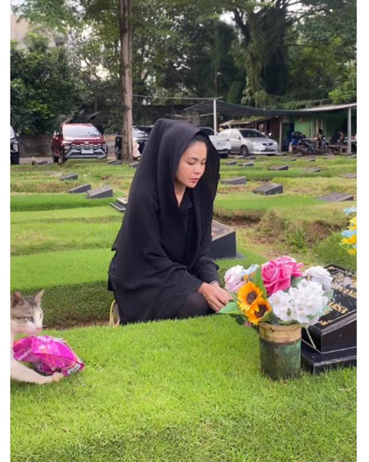 10 Potret Artis Ziarah Makam Jelang Ramadhan 2026, Raffi Ahmad hingga Indro Warkop