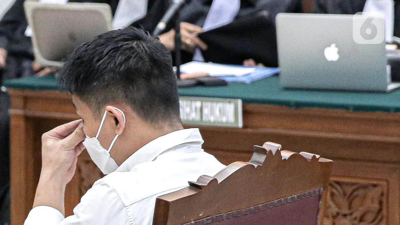 Ekpresi Chuck Putranto di Sidang Kasus Perusakan Barang Bukti Pembunuhan Brigadir J