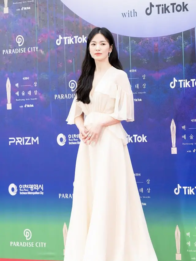 7 Gaya ‘Dewi Korea’ di Red Carpet Baeksang Arts Awards 2023, Suzy hingga Song Hye Kyo