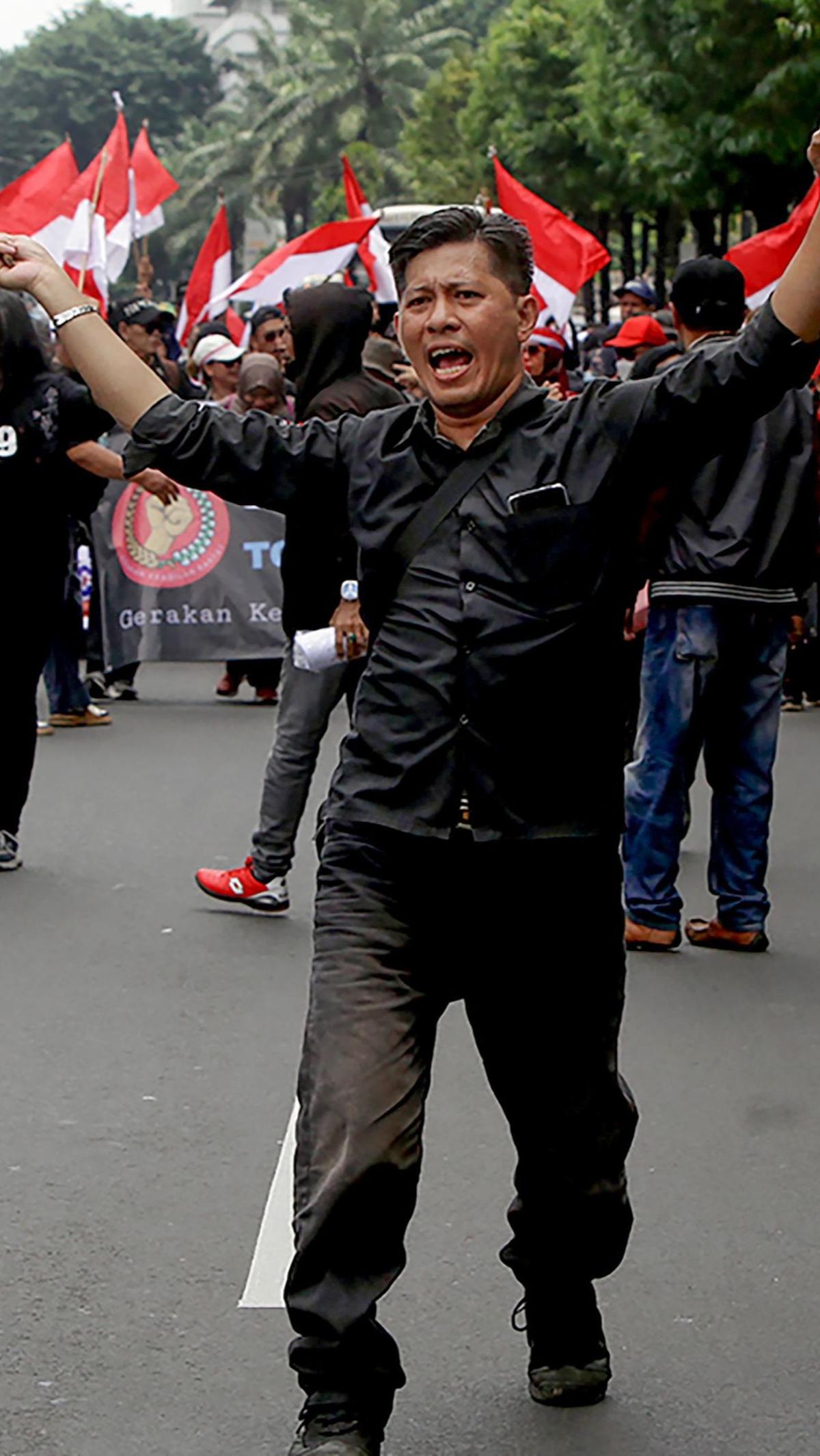 Dalam aksinya massa menuntut untuk menolak hasil Pemilu 2024 yang dianggap curang. Foto: merdeka.com / Arie Basuki