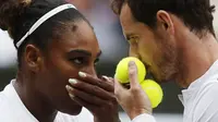 Andy Murray dan Serena Williams mengatur strategi ketika mengikuti ganda campuran Wimbledon 2019. (AFP/Adrian Dennis)