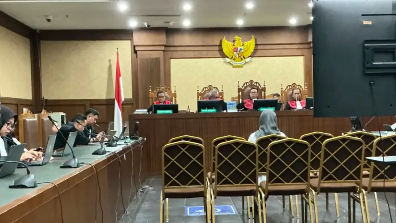 Vonis empat tahun penjara kepada mantan Direktur Sekolah Dasar Kemendikbudristek, Sri Wahyuningsih, dalam perkara dugaan korupsi pengadaan laptop Chromebook.