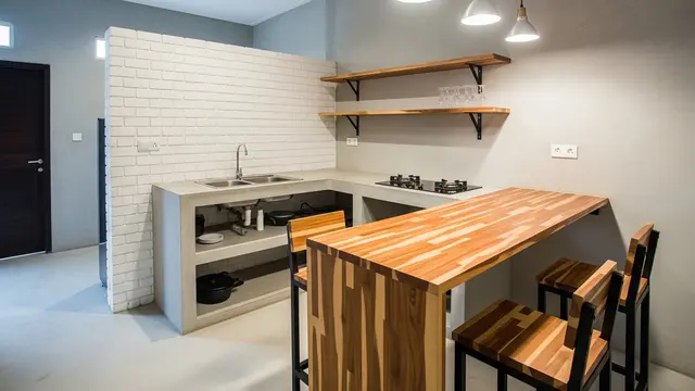 Dapur Industrial dengan Partisi Meja Roster