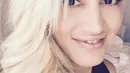 Penampilan perdana Gwen Stefani yang membagikan wajah naturalnya tanpa riasan makeup di akun instagramnya. Bahkan, Gwen terlihat lebih muda dari usianya. (viainstagram@gwenstefani/Bintang.com)