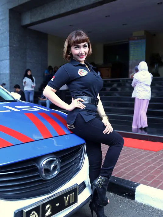 Raden Roro Fitria Nur Utami nama lengkap pemain film 'Street Society' ini saat di Polda Selasa (29/3/2016). (Nurwahyunan/Bintang.com)