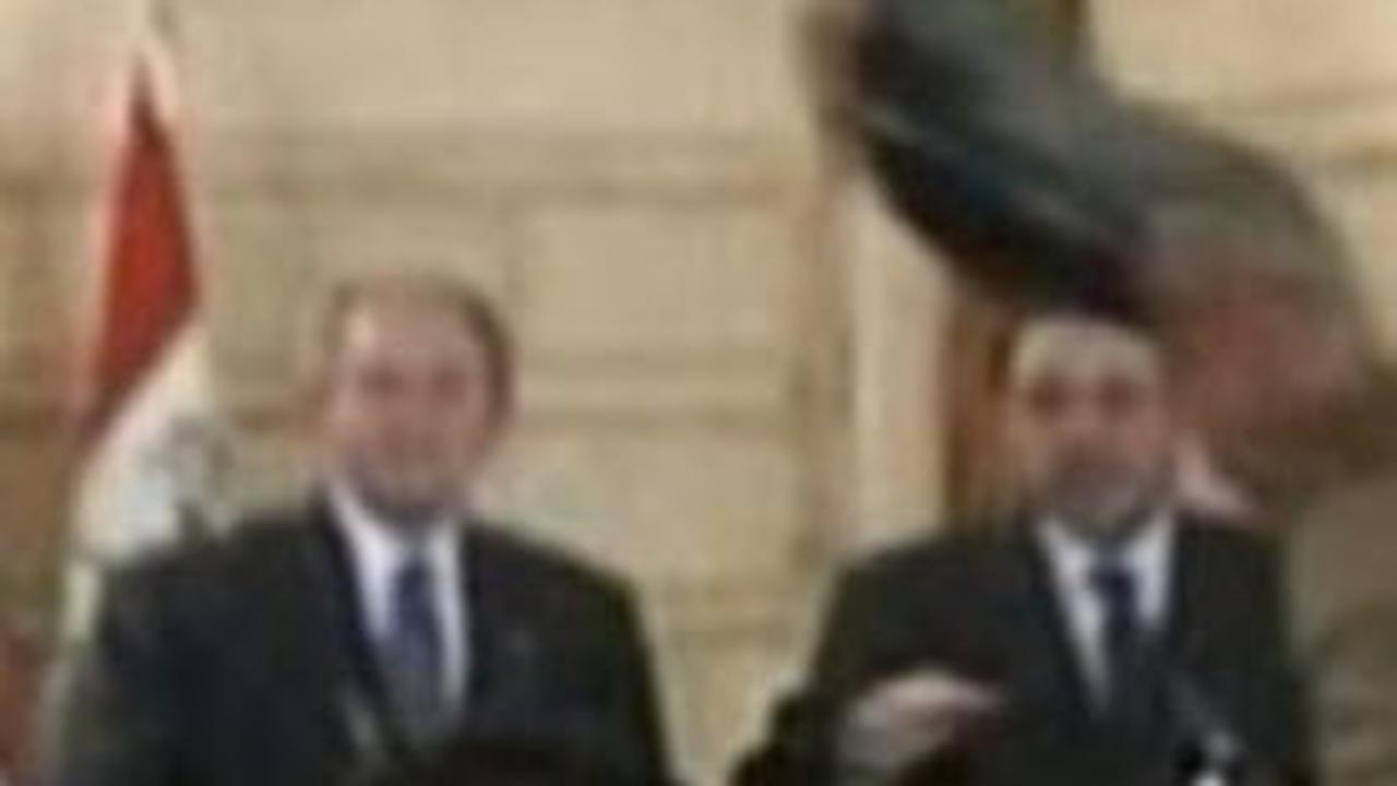 Jurnalis Irak yang Lempar George Bush dengan Sepatu Tawarkan Hadiah Kepada Siapa Saja yang Berani Lempar Joe Biden