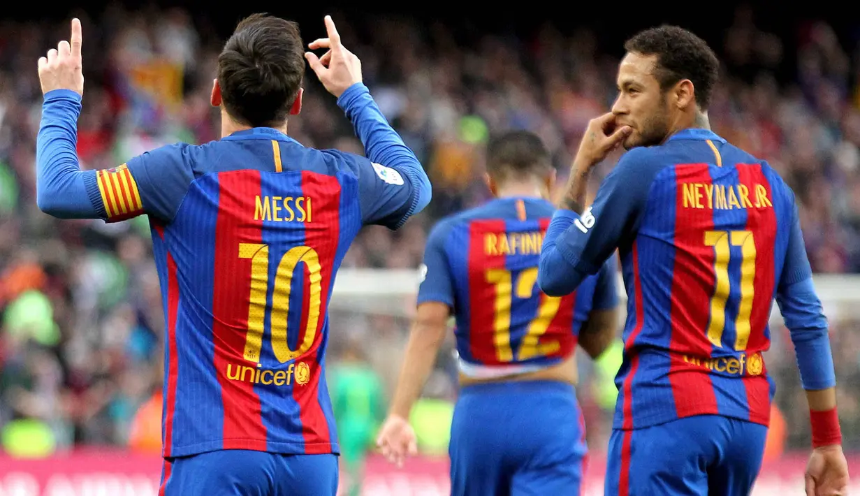 Bintang Barcelona, Lionel Messi, merayakan gol yang dicetaknya ke gawang Athletic Bilboa. Ketiga gol kemenangan Barcelona dicetak oleh Paco Alcacer 18', Lionel Messi 40' dan Aleix Vidal 67'. (EPA/Toni Albir)
