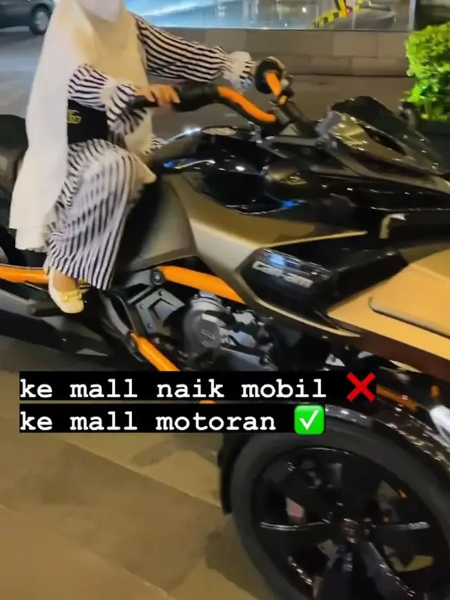 6 Gaya April Jasmine Istri Ustaz Solmed Naik Moge, Jadi Sorotan