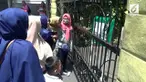 Pengelola menutup sementara Kebun Raya Bogor karena angin kencang yang terjadi di Bogor.