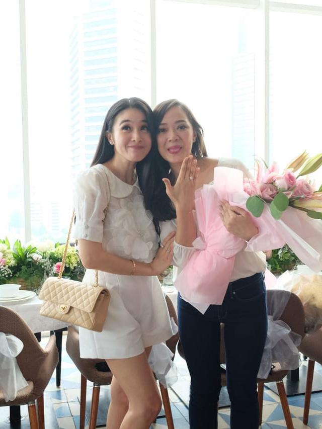 [Bintang] Yuanita Christiani dan Sandra Dewi