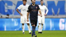Gelandang Manchester City, Ilkay Gundogan tersenyum usai mencetak gol ke gawang Marseille pada pertandingan grup C Liga Champions di Stade Velodrome di Marseille, Prancis, Selasa (27/10/2020). City menang telak 3-0 atas Marseille. (Guillaume Horcajuelo/Pool via AP)