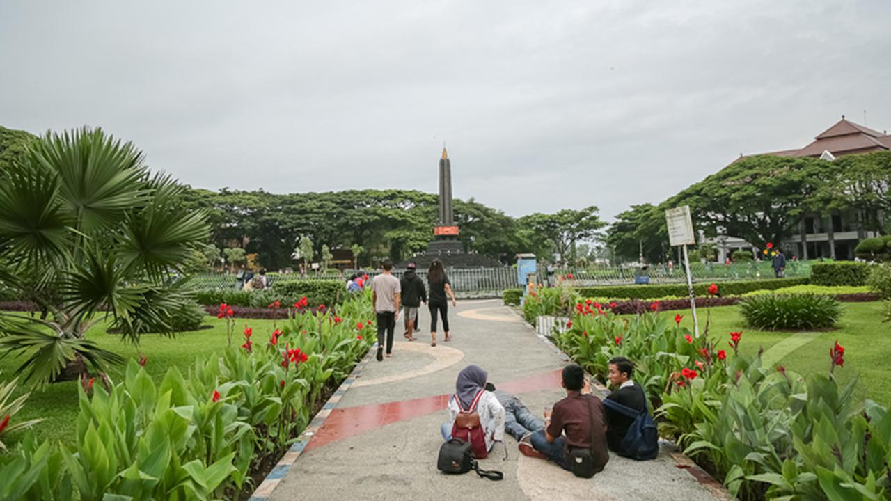 Asyiknya Bersantai di Alun-alun Tugu Kota Malang
