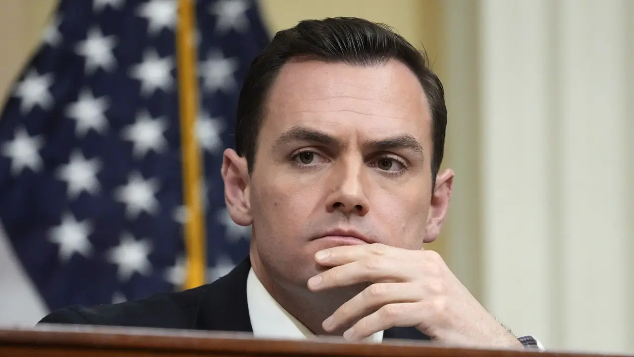 Mike Gallagher adalah mantan anggota Partai Republik dari Wisconsin. China menyebutnya terlalu ikut campur urusan dalam negeri Tiongkok (AP).