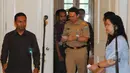 Gubernur DKI Jakarta Basuki T Purnama tiba di Balaikota untuk melakukan penandatanganan nota kesepahaman (MoU) dengan Badan Penyelenggara Jaminan Sosial (BPJS) Kesehatan dan BPJS Ketenagakerjaan, Jakarta, Rabu (1/4/2015).  (Liputan6.com/Herman Zakharia)