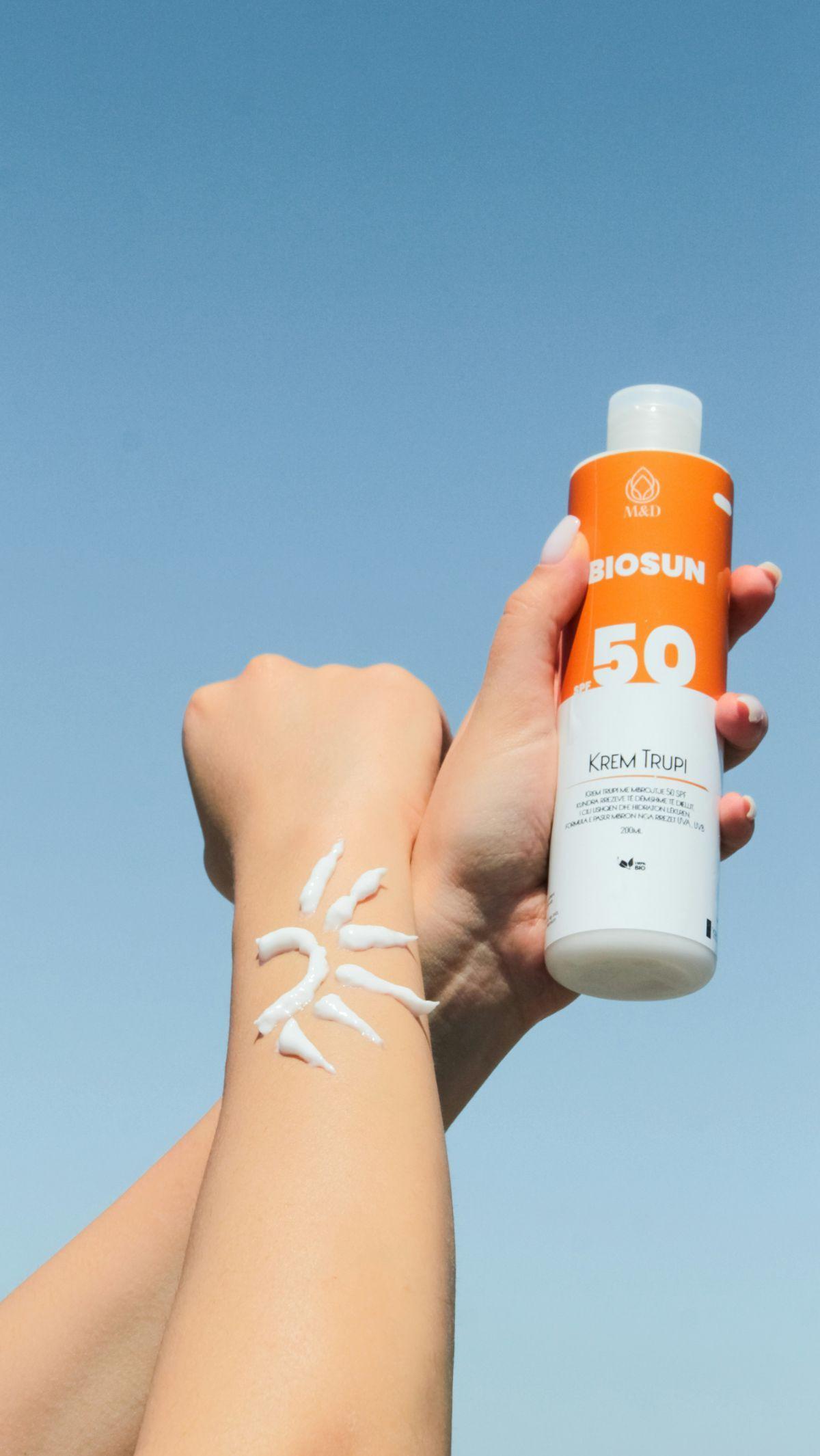 3. Selalu Gunakan Sunscreen
