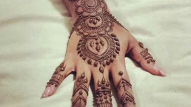 13 Gaya Desain Henna Arab Untuk Pernikahan Wanita Muslimah