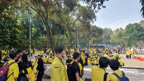 Sejumlah mahasiswa UI berkumpul di salah satu area UI sebelum melakukan aksi ke DPR RI mengawal keputusan MK tentang Pilkada. (Liputan6.com/Dicky Agung Prihanto).
