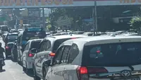 Ribuan Kendaraan Menuju Puncak, Polisi Berlakukan One Way Lebih Awal