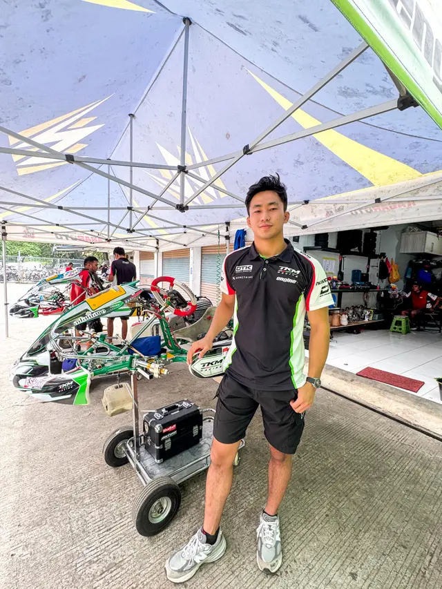 Keanon Santono melatih tiga pembalap belia untuk ikut Eshark Rok Cup Indonesia 2025