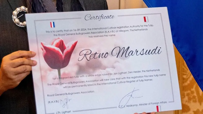 Pemerintah Belanda memberi nama salah satu tulip dengan nama "Retno Marsudi" sebagai bentuk penghargaan atas kerja Menlu Retno. (Instagram/@ministerbz)