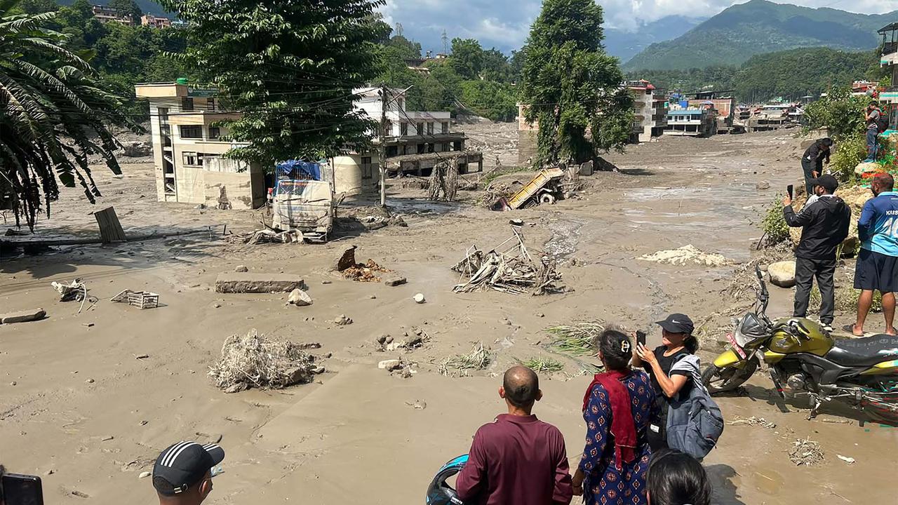Banjir Bandang Nepal Tewaskan 95 Orang, Ratusan Wisatawan Hilang