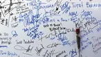 Sekuntum bunga diletakkan di depan banner tulisan dukungan buat Polri pasca kerusuhan di Rutan cabang Salemba Mako Brimob saat acara Car Free Day di Kawasan Bundaran Hotel Indonesia, Jakarta, Minggu (13/5). (Liputan6.com/Helmi Fithriansyah)